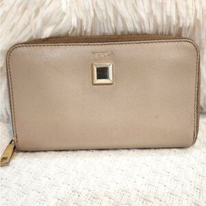 Furla Made in Italy Taupe Cream leather Zippy Wallet with Gold tone hardware